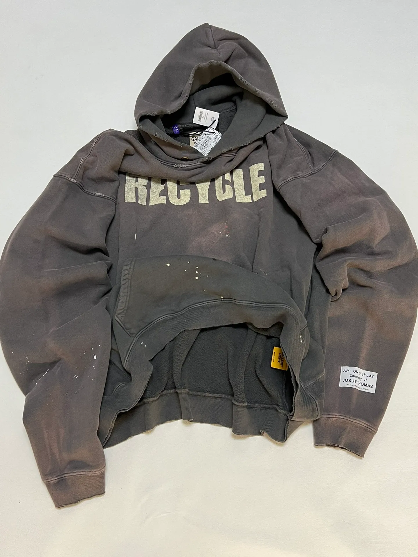 GALLERY DEPT. 90'S RECYCLE HOODIE WASHED BLACK 90'S washed hoodie with distressed eco-friendly slogans. Washed black S-XL. Ready-made garments are washed and dyed again. Multiple spots throughout the body are spray-faded. The ribs are cut and worn.